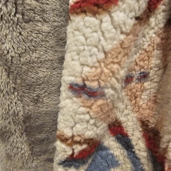 Pendleton Bedding Pendleton White Sands Aztec Print Sherpa Throw